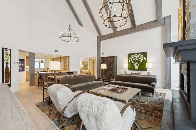 Building Photo - 168 Chem. au Pied de la Montagne