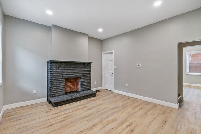 Foto del edificio - Beautifully Renovated 2BD/2BTH + office in...