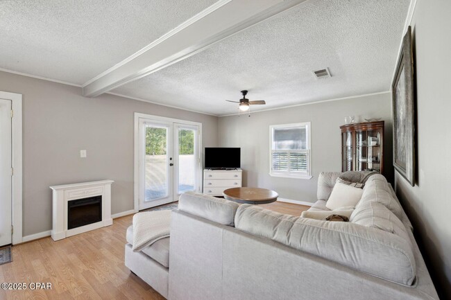 Foto del edificio - 6303 Strickland Rd