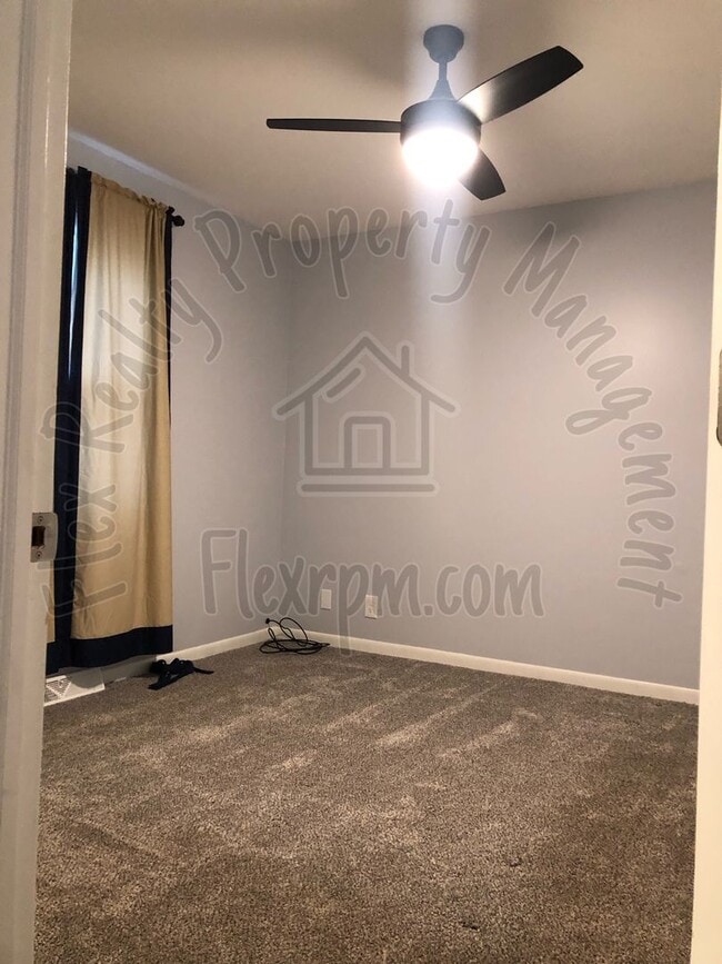 Building Photo - Beautiful 2 Bed Condo....Half off 1st mont...