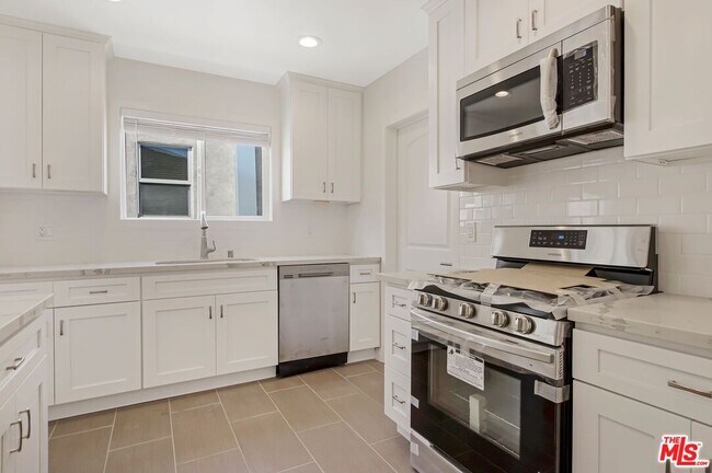 Foto del edificio - 1208 S Cochran Ave