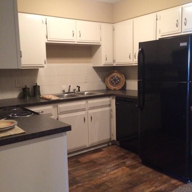 Kitchen - 815 S Main St