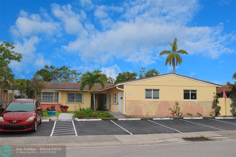 Foto principal - 5881 NE 18th Ave