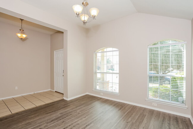 Building Photo - 5768 Goldfinch Way