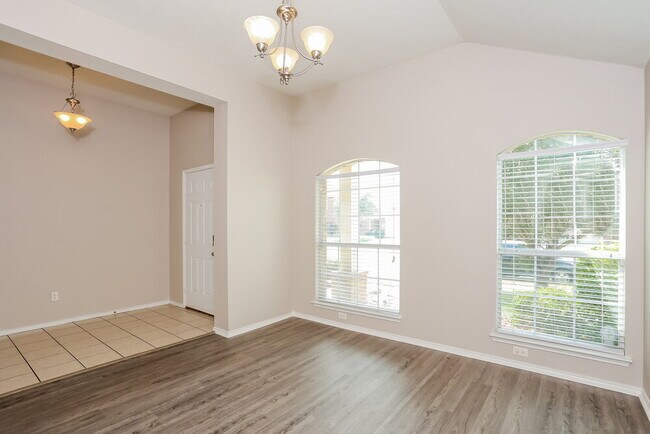 Foto del edificio - 5768 Goldfinch Way