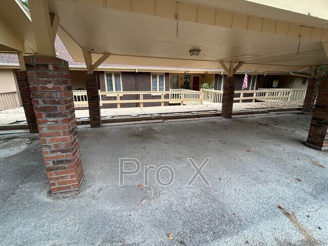 Foto del edificio - 27 Britten Cir