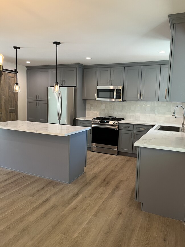 Building Photo - 63 E Avenida de las Flores