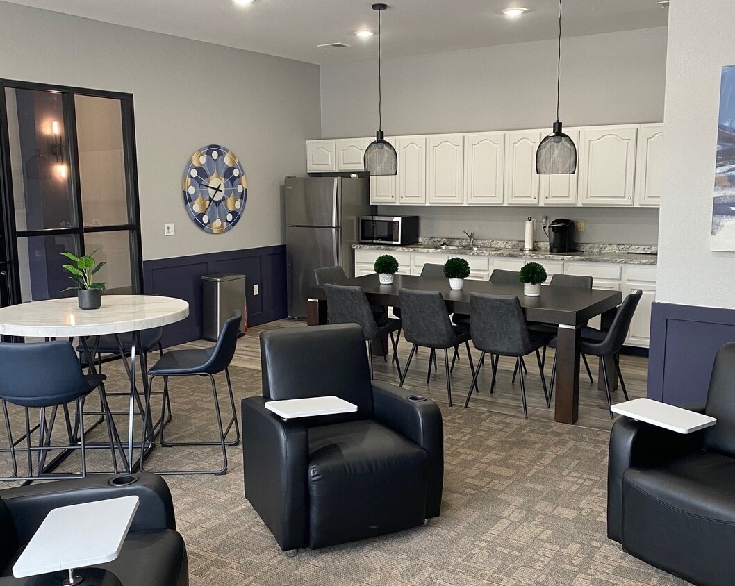 Fox Run Apartments - Lawrence, KS 