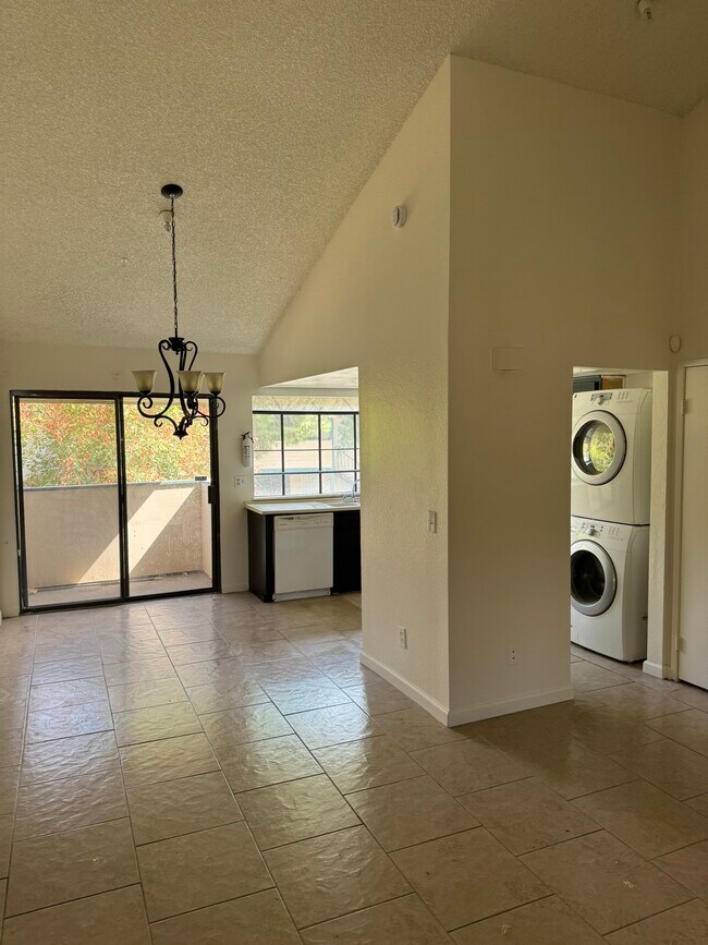 Foto del edificio - 44406 15th St E