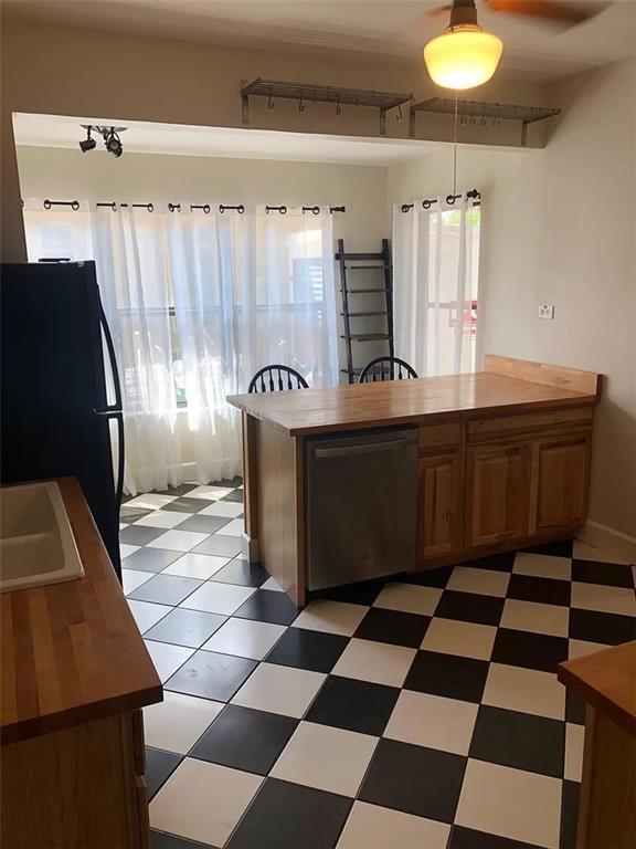 Foto del edificio - 905 E 38th St