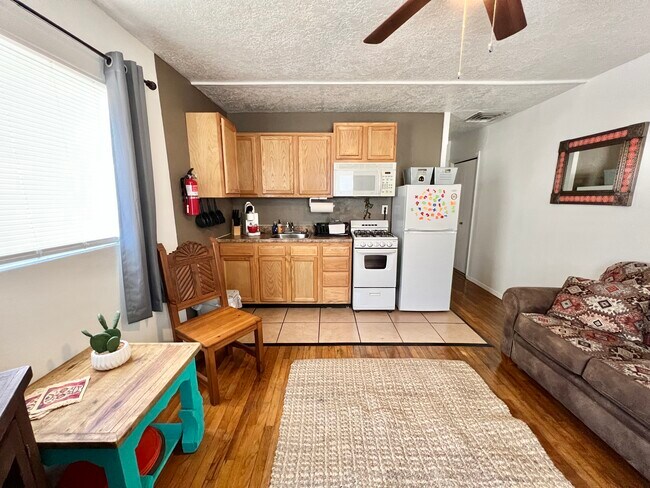 Foto del edificio - 5400 Marble Ave NE