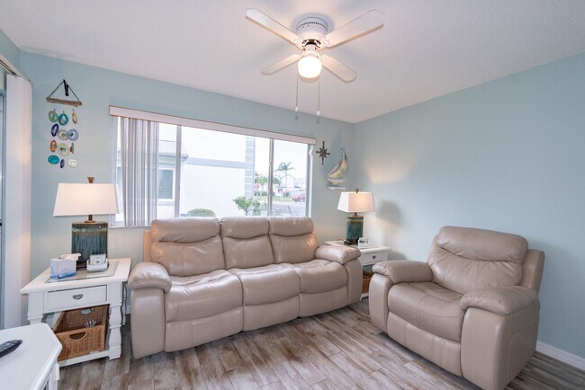 Foto del edificio - 516 Beach Park Ln