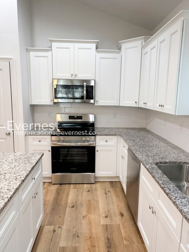Building Photo - Modern Comfort Meets Accessible Living in Gastonia with Private Patio / 3 Beds & 2 Baths / Vouche...