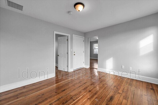 Building Photo - 14 Kenyon St