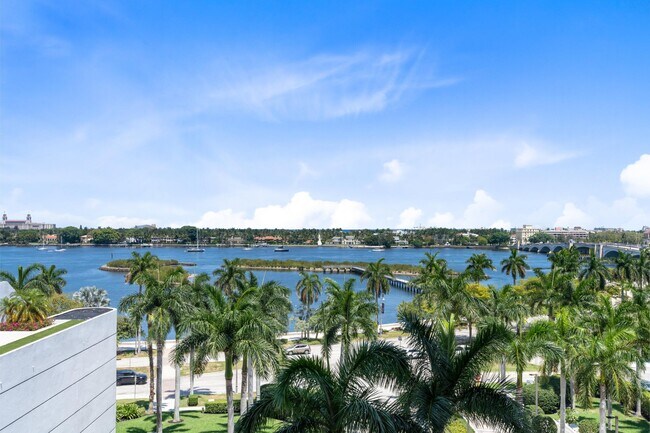 Foto del edificio - 529 S Flagler Dr