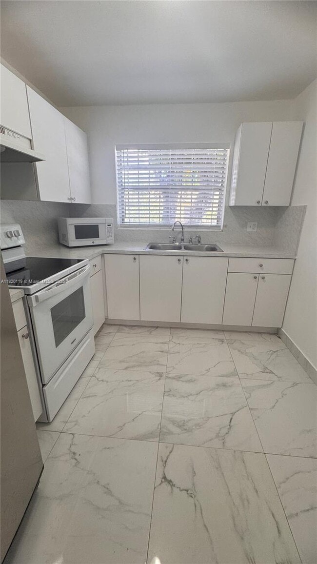 Building Photo - 3 bedroom in Miami Gardens FL 33056