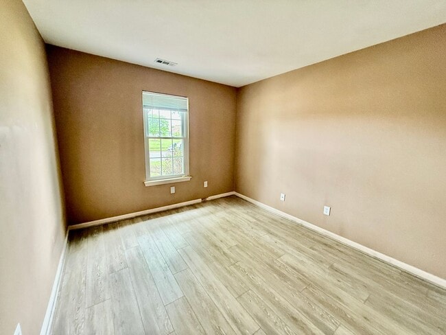 Building Photo - Beautiful water views with 3 bedrooms and ...