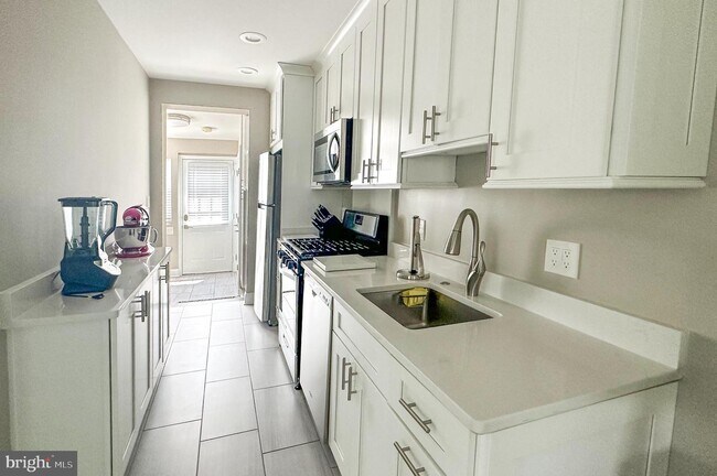 Foto del edificio - 2215 40th St NW