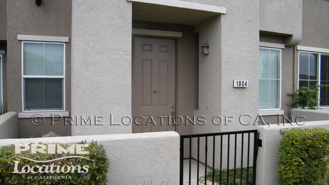 Foto del edificio - Beautifully appointed townhome