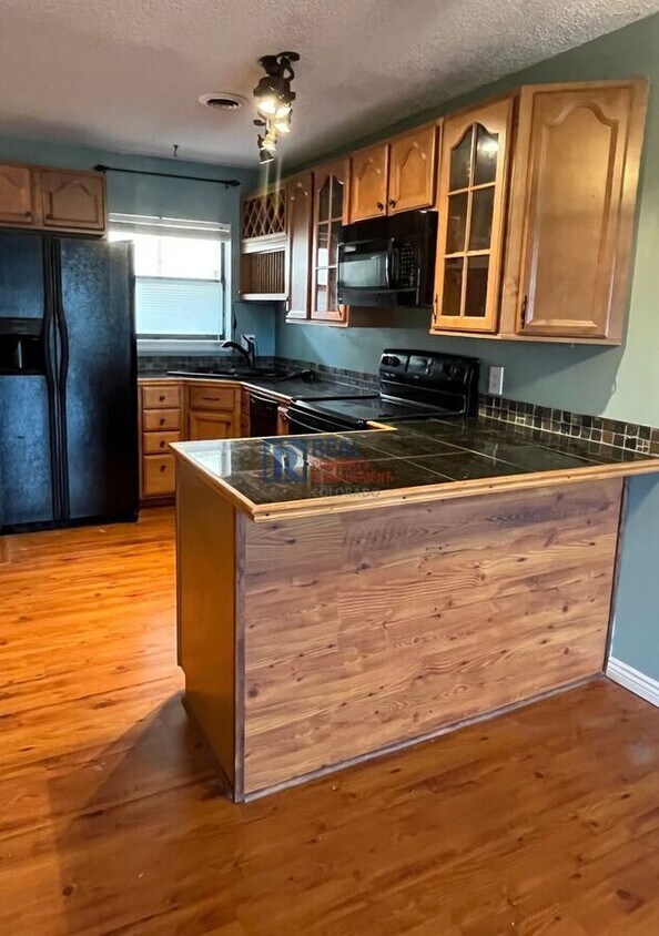 Photo - 225 E 8th Ave-E12