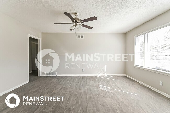 Building Photo - 3653 Elm Park Rd