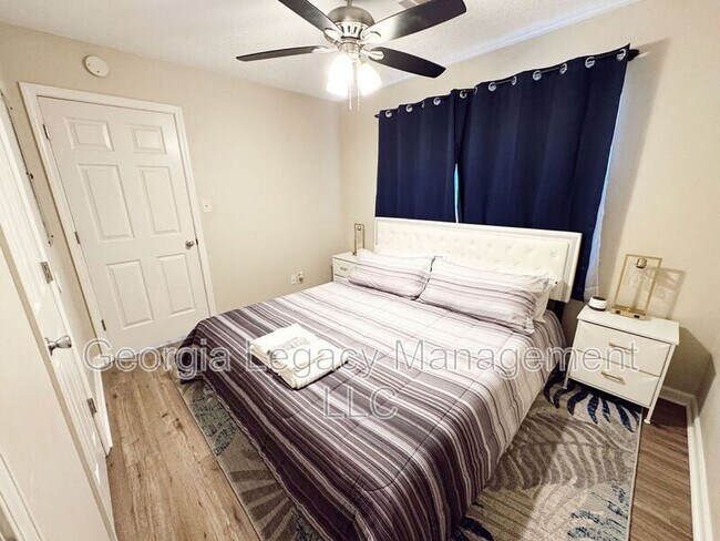 Foto del edificio - 114 Creekside Drive