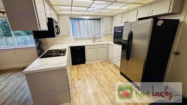 Building Photo - Charming 3 Bedroom Rambler + Large Storage/Shop  | Kent, WA