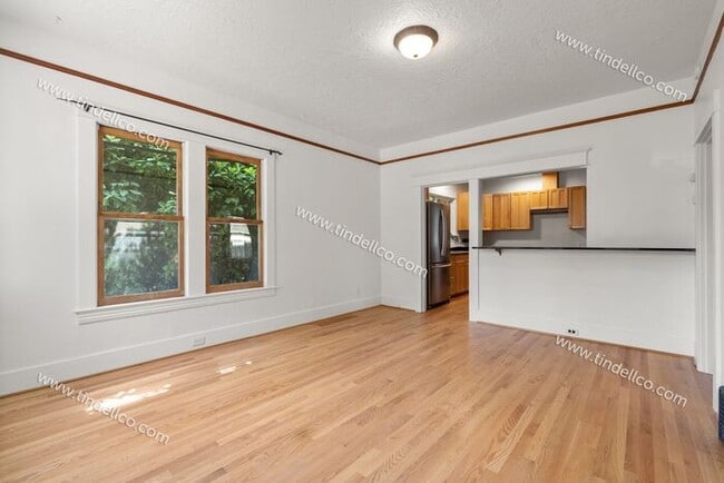 Building Photo - Spacious & Stylish 3-Bedroom Home with Upd...