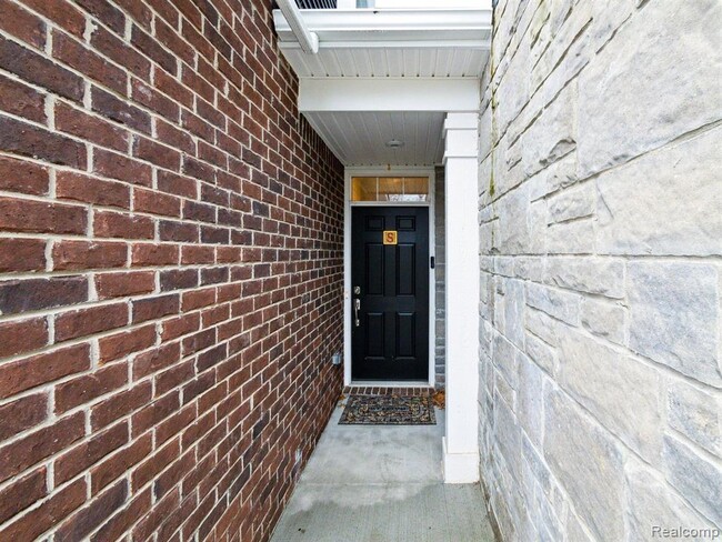 Building Photo - 4765 Glenora Dr