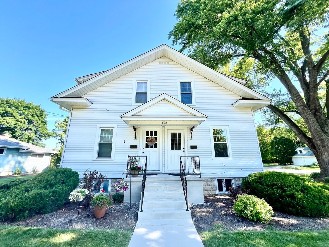 505 Illinois Ave Unit B, Batavia, IL 60510 Condo for Rent in Batavia