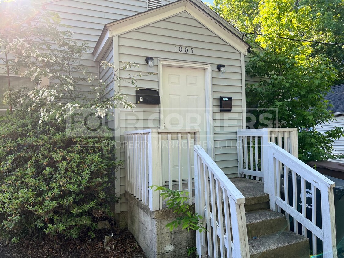 Primary Photo - 1005 Hackett St