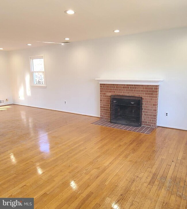 Building Photo - 5704 Barrymore Rd