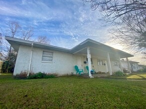 Building Photo - 415 Romana