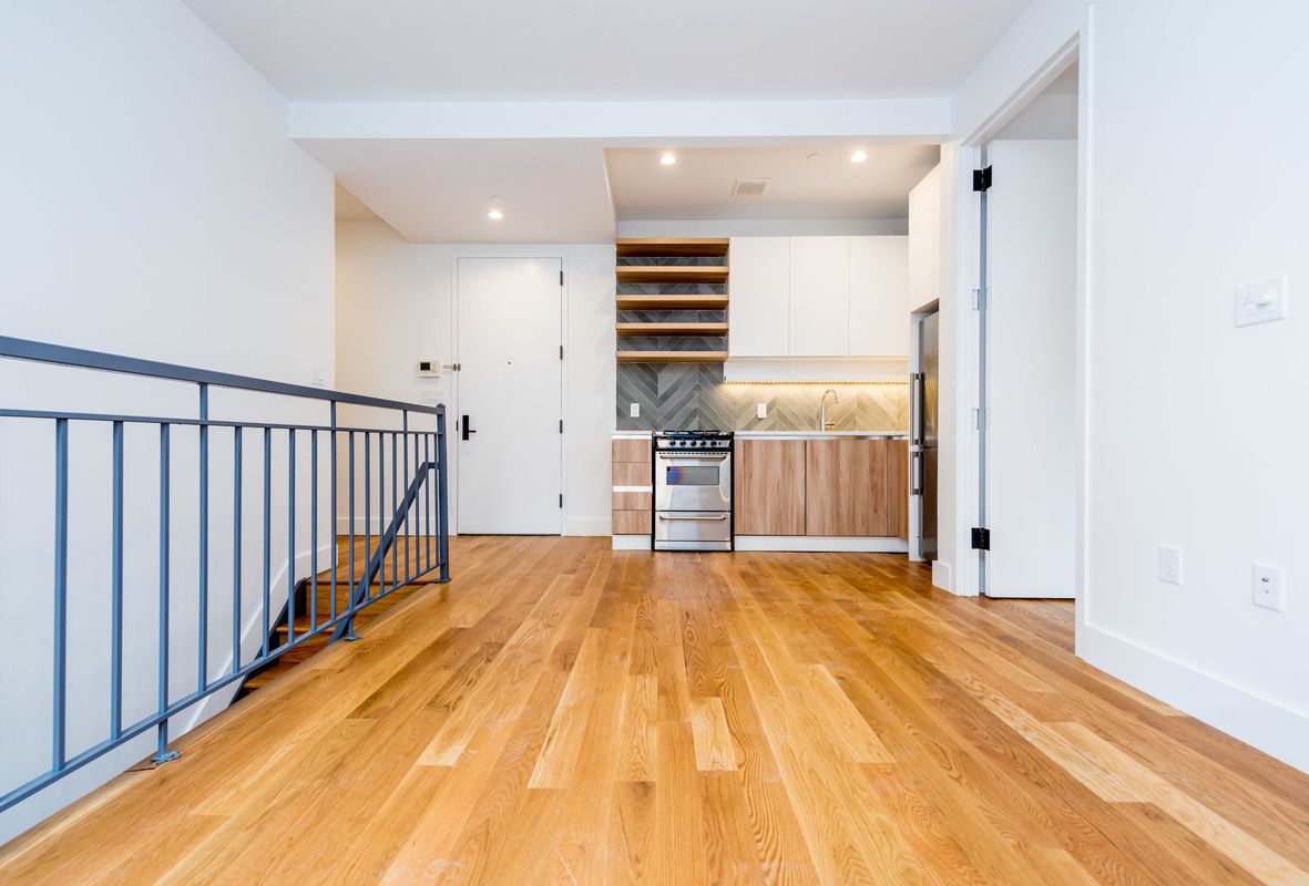 Primary Photo - 724 5th Ave