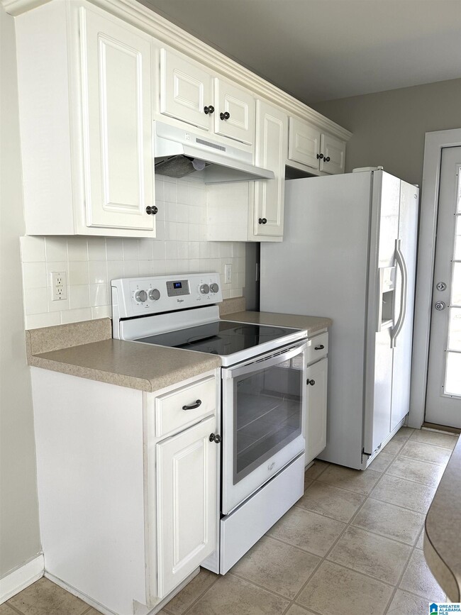 Building Photo - 9522 Brook Forest Cir