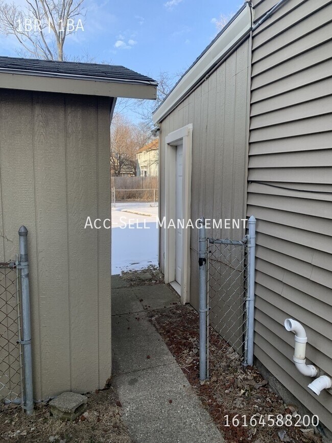 Foto del edificio - 825 Evergreen St SE