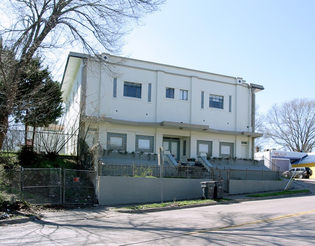 Primary Photo - 1312 W Clarendon Dr
