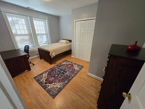 Building Photo - 411 Hobart Pl NW