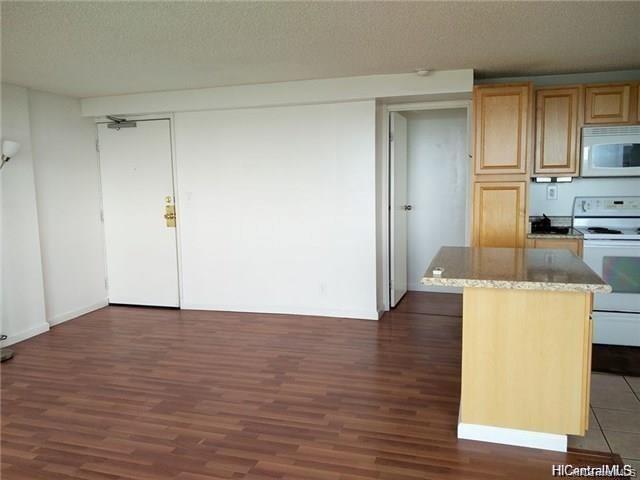 Building Photo - 1060 Kamehameha Hwy