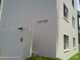 Building Photo - 533 Taylor Ave