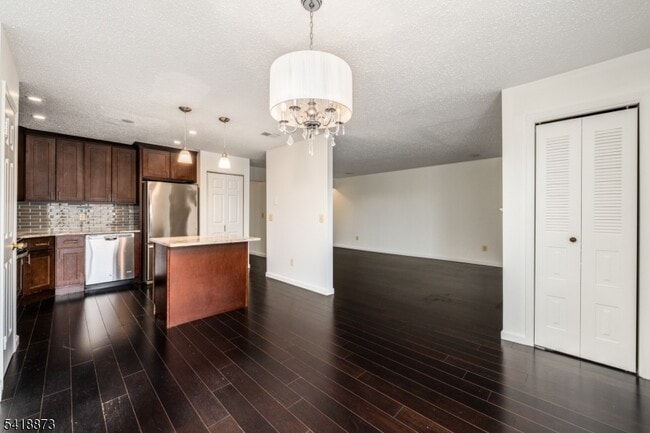 Building Photo - 11 Colton Cir