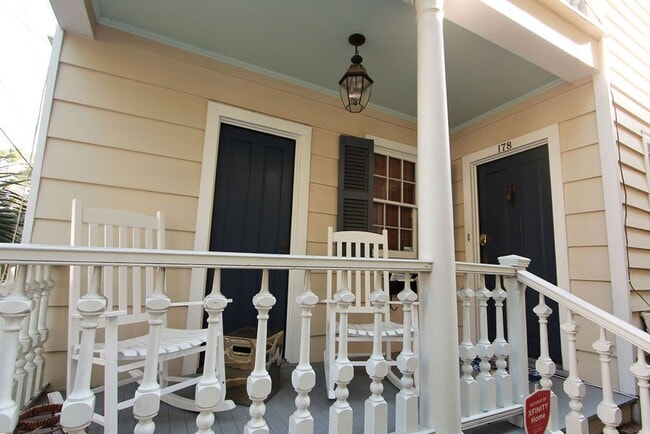 Available 10/1. Beautiful 3 BR/2BA availab... - Available 10/1. Beautiful 3 BR/2BA availab... House