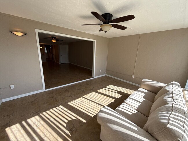 Foto del edificio - 790 E Gilchrist Ct