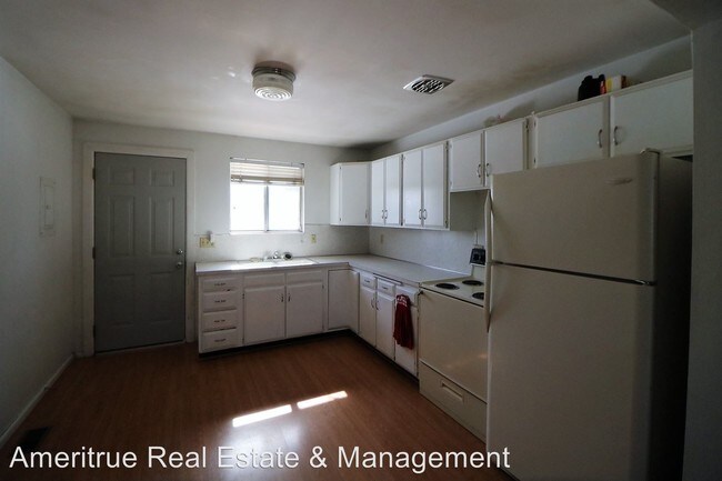 Building Photo - 2 br, 1 bath Apartment - 263 W 310 N
