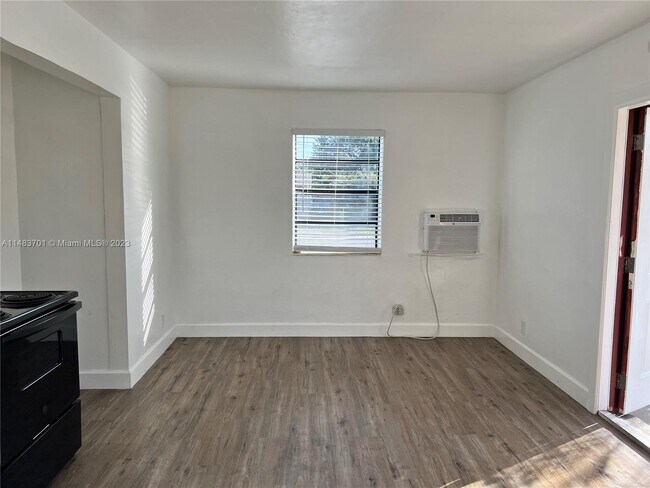 Foto del edificio - 1723 Moffett St