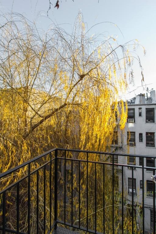 Building Photo - 252 Mott St