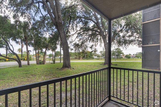2BR, 2BA - 1,000SF - Hawaiian Palms