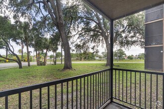 2BR, 2BA - 1,000SF - Hawaiian Palms