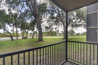 2BR, 2BA - 1,000SF - Hawaiian Palms