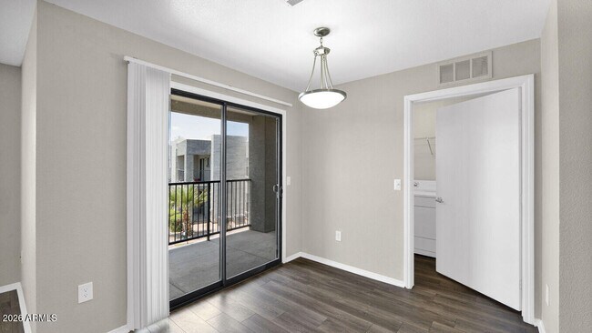 Foto del edificio - 5611 S 32nd St